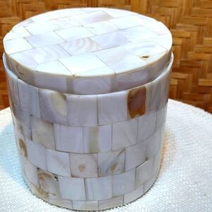 Capiz Shell trinket box w/ lid